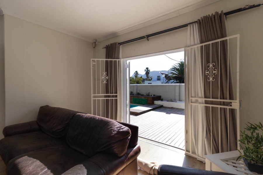 3 Bedroom Property for Sale in Sandbaai Western Cape